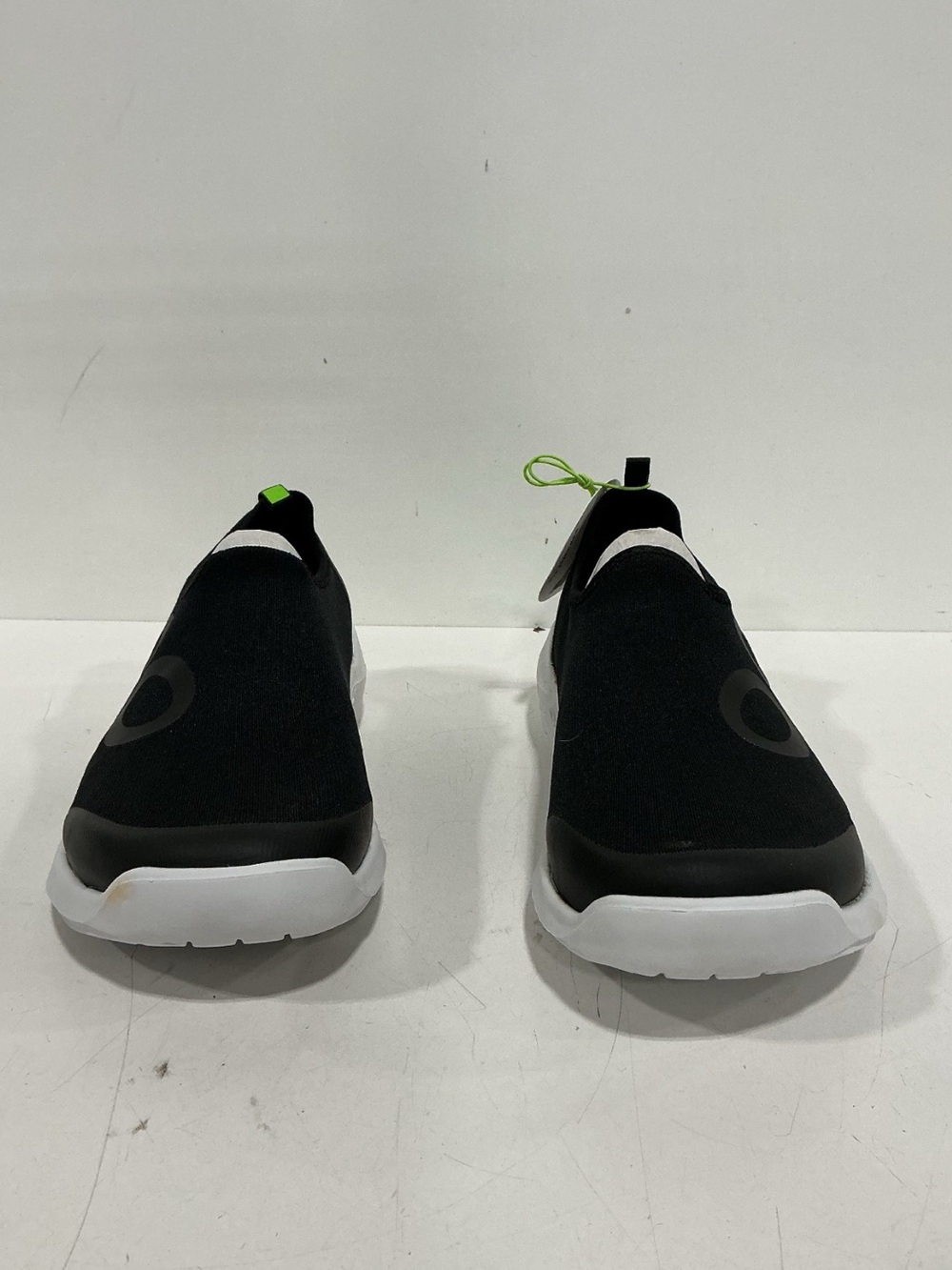 NEW!! Men's Oofos Oomg Sports Slip-On Athletic Sneakers Black/White Size 10.5